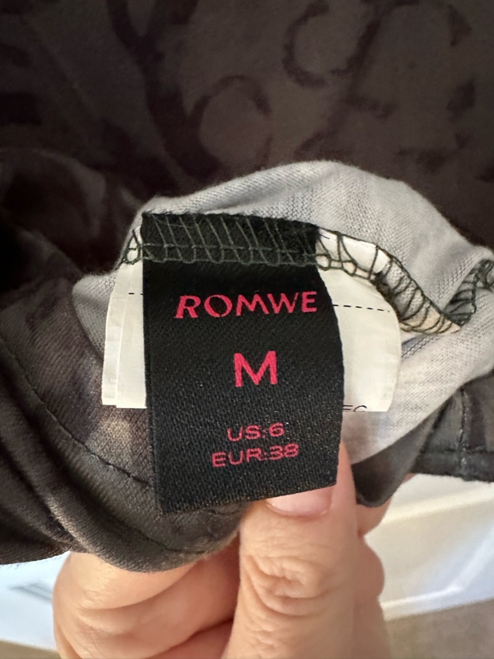Romwe Medium Off-Shoulder Gray Skeleton Graphic Long-Sleeve Top - Picture 3 of 3